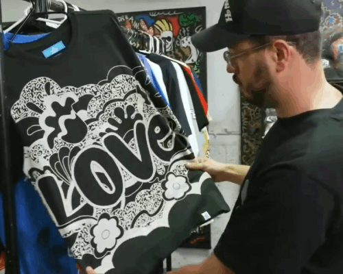 Deco catches up with SoFlo designer bringing positivity and creativity in the closet and on the wallsWSVN 7News | Miami News, Weather, Sports | Fort Lauderdale