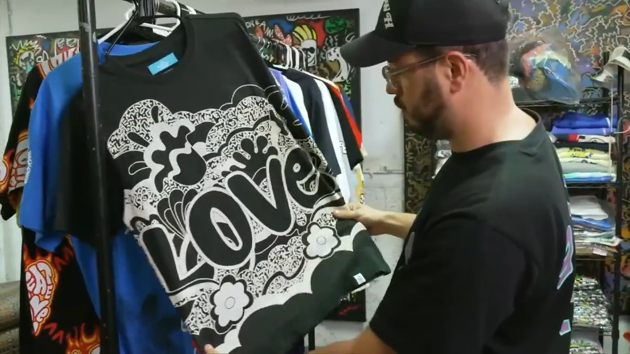 Deco catches up with SoFlo designer bringing positivity and creativity in the closet and on the wallsWSVN 7News | Miami News, Weather, Sports | Fort Lauderdale